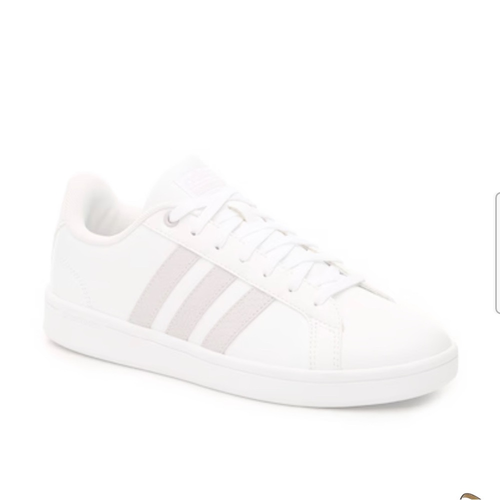 Adidas Advantage Sneakers